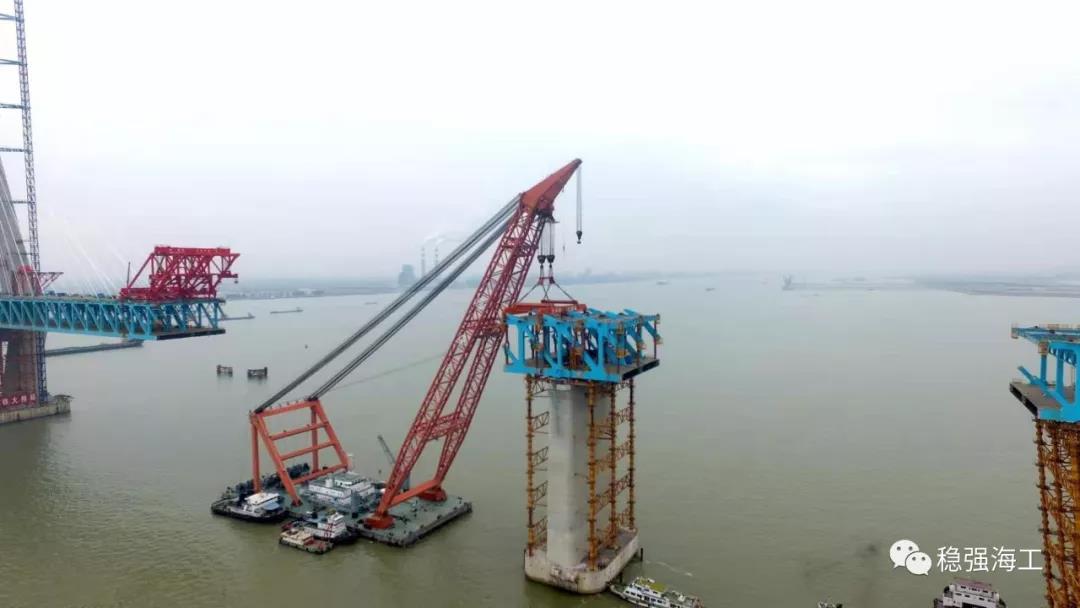 “滬通大橋27#墩吊裝”安全順利完成